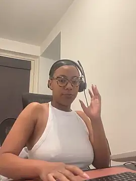 Snapshot of Melia_Rayne chatting on 05-07-26, 09:45 Melia Rayne online show from 05-07-26, 09:45