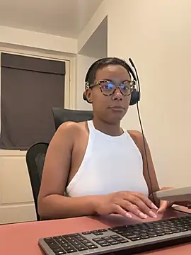 Snapshot of Melia_Rayne chatting on 06-11-26, 09:39 Melia Rayne online show from 06-11-26, 09:39