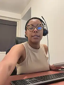Snapshot of Melia_Rayne chatting on 05-11-26, 09:54 Melia Rayne online show from 05-11-26, 09:54