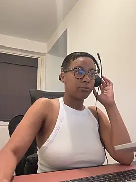 Snapshot of Melia_Rayne chatting on 05-06-26, 09:35 Melia Rayne online show from 05-06-26, 09:35