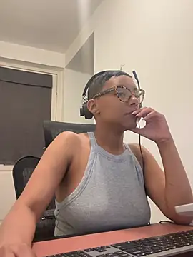 Snapshot of Melia_Rayne chatting on 04-27-26, 12:25 Melia Rayne online show from 04-27-26, 12:25