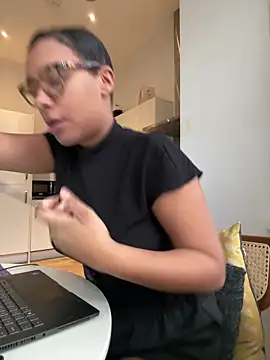 Melia Rayne online show from 11-14-25, 10:52