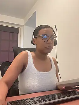Snapshot of Melia_Rayne chatting on 04-21-26, 09:38 Melia Rayne online show from 04-21-26, 09:38