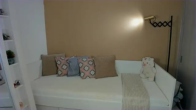 ValentinaMilann online show from 10-15-25, 09:56