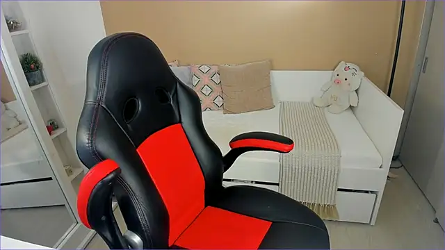 ValentinaMilann online show from 11-02-25, 09:09