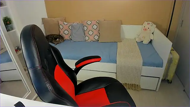 ValentinaMilann online show from 11-18-25, 07:28