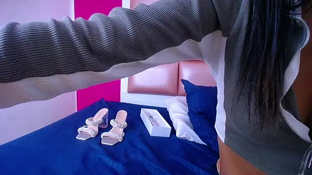 Snapshot of tiny_sarah1 chatting on 11-21-25, 03:00 tiny sarah1 online show from 11-21-25, 03:00