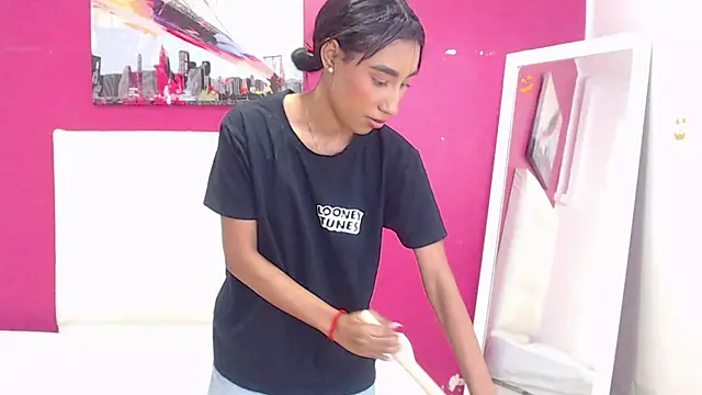 Snapshot of tiny_sarah1 chatting on 03-12-25, 03:02 tiny sarah1 online show from 03-12-25, 03:02