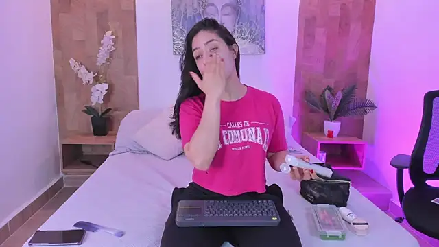 isabella winkler online show from 06-18-26, 11:04
