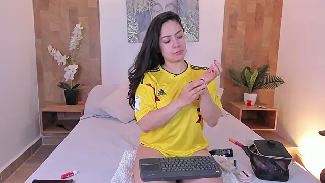 isabella winkler online show from 06-17-26, 10:47
