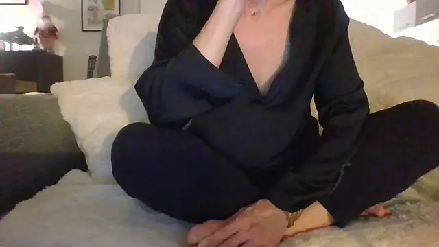 Valentinette online show from 12-15-25, 08:47