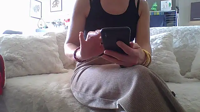 Valentinette online show from 12-17-25, 01:05