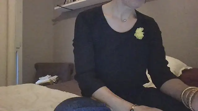 Valentinette online show from 01-18-26, 04:54