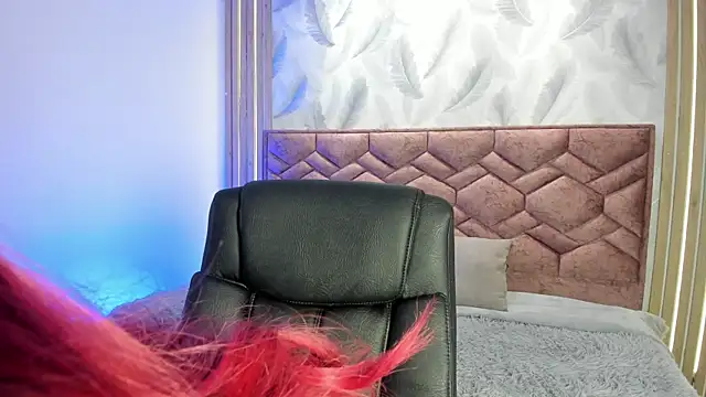 elaia muller  online show from 10-06-25, 10:21