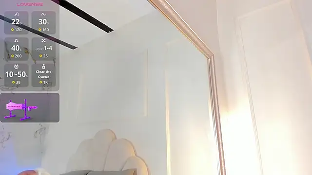 Candaceoweens online show from 12-21-25, 03:41