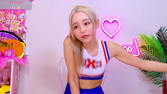 Snapshot of -LOCOMOCO- chatting on 05-28-26, 10:43 -LOCOMOCO- online show from 05-28-26, 10:43