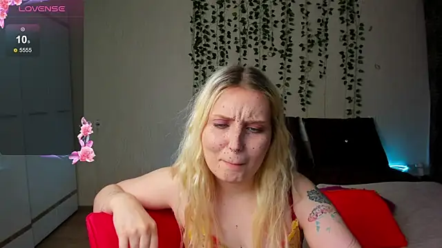 Moon   Love online show from 03-10-25, 12:28