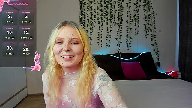 Moon   Love online show from 03-09-25, 08:51