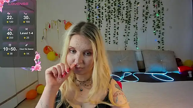 Moon   Love online show from 03-19-25, 08:34