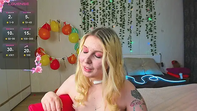 Moon   Love online show from 03-16-25, 12:11