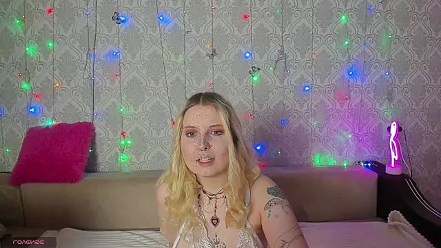 Moon   Love online show from 03-21-25, 08:50