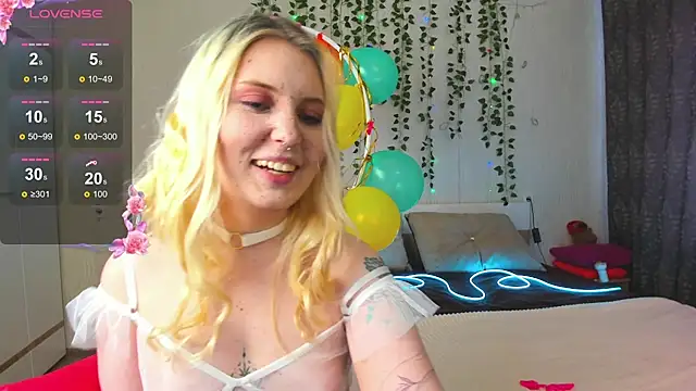 Moon   Love online show from 03-16-25, 08:54