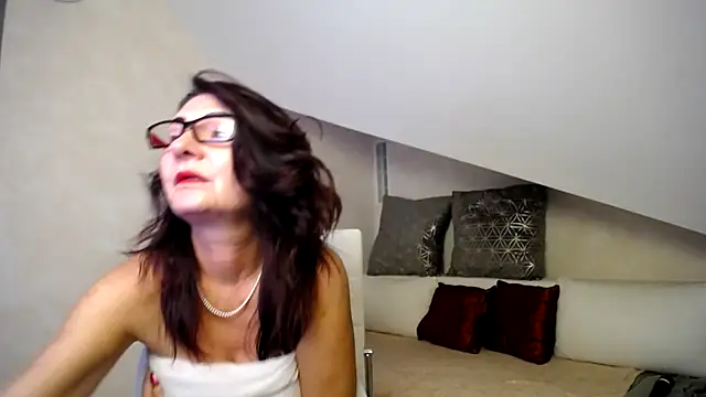 Snapshot of Kathylovexxx chatting on 10-12-25, 02:46 Kathylovexxx online show from 10-12-25, 02:46
