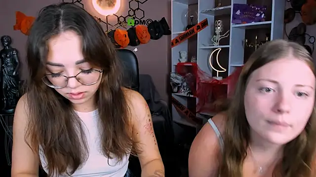 Snapshot of kiki_swan chatting on 10-23-25, 06:12 kiki swan online show from 10-23-25, 06:12