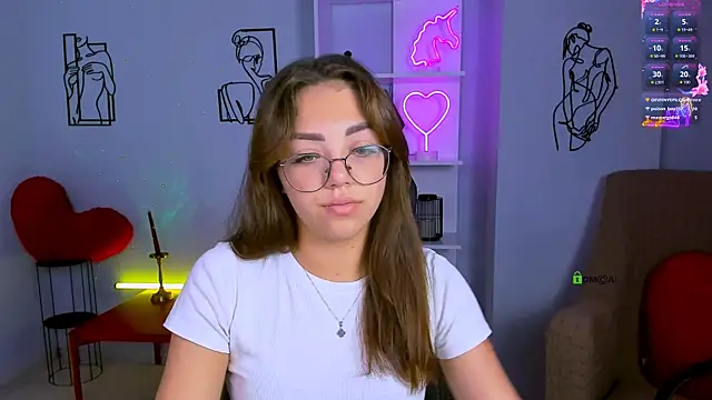 Snapshot of kiki_swan chatting on 09-16-25, 07:42 kiki swan online show from 09-16-25, 07:42