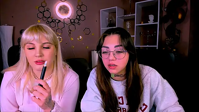 Snapshot of kiki_swan chatting on 02-06-26, 07:04 kiki swan online show from 02-06-26, 07:04