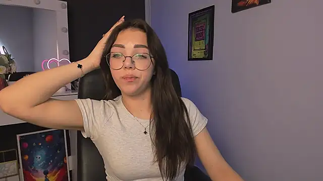 Snapshot of kiki_swan chatting on 03-16-25, 05:17 kiki swan online show from 03-16-25, 05:17