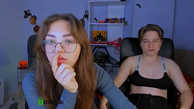 Snapshot of kiki_swan chatting on 10-21-25, 06:02 kiki swan online show from 10-21-25, 06:02