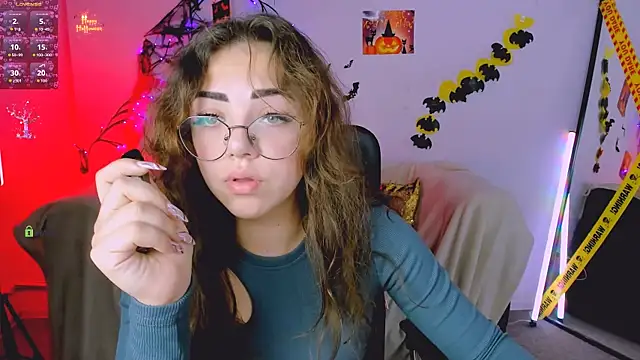 Snapshot of kiki_swan chatting on 10-30-25, 10:02 kiki swan online show from 10-30-25, 10:02