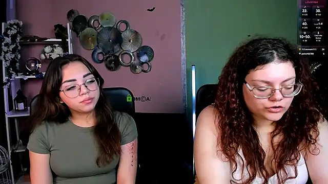 Snapshot of kiki_swan chatting on 12-05-25, 08:46 kiki swan online show from 12-05-25, 08:46