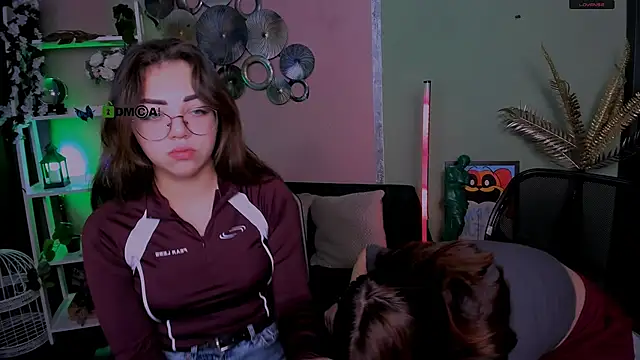 Snapshot of kiki_swan chatting on 12-18-25, 06:51 kiki swan online show from 12-18-25, 06:51