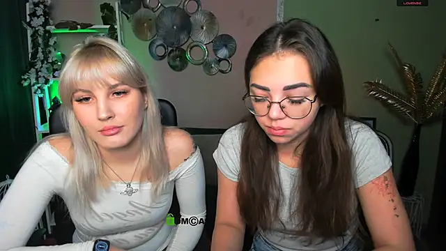 Snapshot of kiki_swan chatting on 12-22-25, 07:08 kiki swan online show from 12-22-25, 07:08