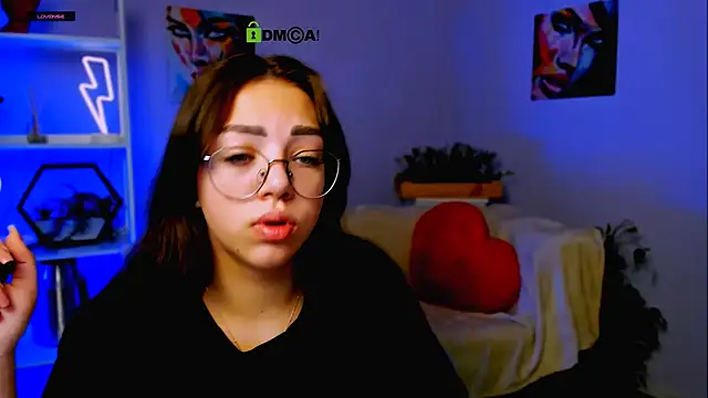 Snapshot of kiki_swan chatting on 03-17-25, 07:35 kiki swan online show from 03-17-25, 07:35