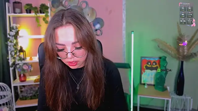 Snapshot of kiki_swan chatting on 09-24-25, 03:07 kiki swan online show from 09-24-25, 03:07