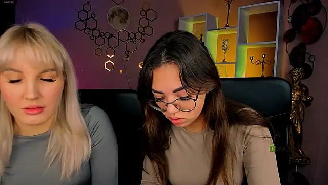 Snapshot of kiki_swan chatting on 12-19-25, 06:38 kiki swan online show from 12-19-25, 06:38