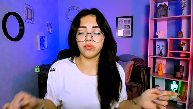 Snapshot of kiki_swan chatting on 03-14-25, 06:53 kiki swan online show from 03-14-25, 06:53