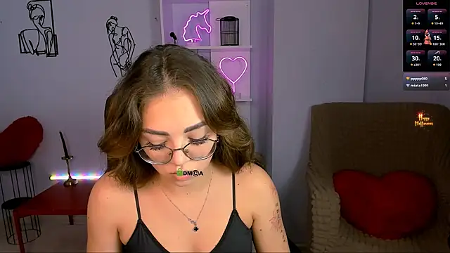 Snapshot of kiki_swan chatting on 11-07-25, 10:09 kiki swan online show from 11-07-25, 10:09