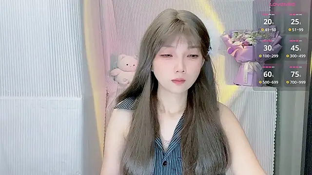 Snapshot of Evelyn-168 chatting on 10-11-25, 12:50 Evelyn-168 online show from 10-11-25, 12:50