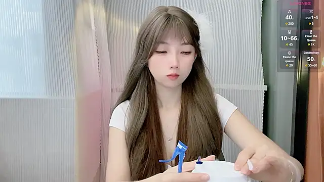 Snapshot of Evelyn-168 chatting on 11-16-25, 07:57 Evelyn-168 online show from 11-16-25, 07:57