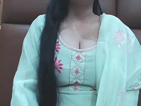 RealNaina online show from 11-16-25, 05:39