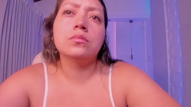 Snapshot of heidy_johns chatting on 10-22-25, 03:39 heidy johns online show from 10-22-25, 03:39