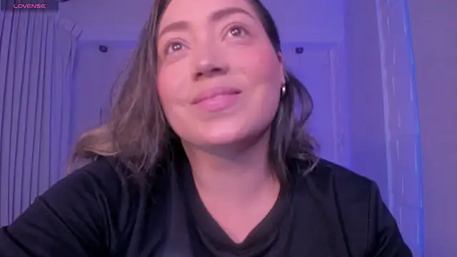 Snapshot of heidy_johns chatting on 10-18-25, 03:41 heidy johns online show from 10-18-25, 03:41
