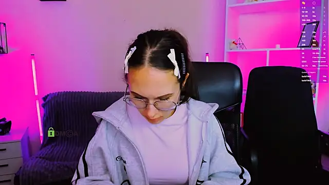 mona cloud online show from 11-13-25, 02:15