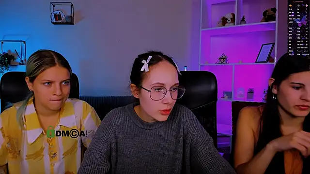 mona cloud online show from 11-18-25, 08:56