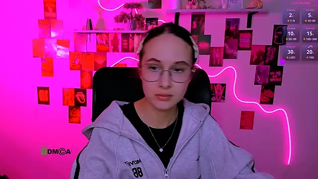 mona cloud online show from 04-25-26, 07:11