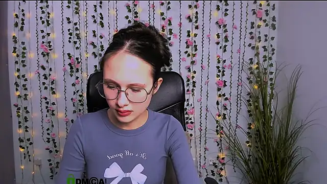 Snapshot of mona_cloud chatting on 03-21-25, 03:57 mona cloud online show from 03-21-25, 03:57